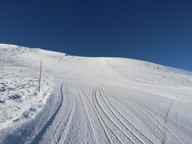 Auf der Hintenrum-Piste hin zum Laritg-Skilift.