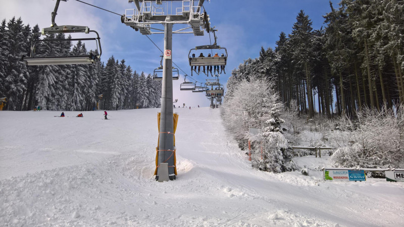 Bester Schnee am Quickjet, Anfänger liegen leider auch hier herum.