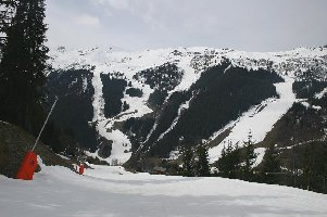 Die Lievre, Truite und Doron nach Meribel waren offiziell offen, Stade de Slalom und Gelinotte wären bestimt noch fahrbar - leider waren aber die Lifte nicht mehr in Betrieb. Nur die Maudit war tlw. schon aper.
