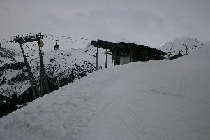 An der ersten Mittelstation der 6EUB Plattieres vorbei.