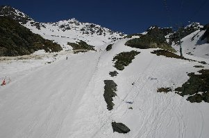 Auffahrt mit Rosaelle am Freitag: der beschneite untere Hang ist noch in gutem Zustand ...
