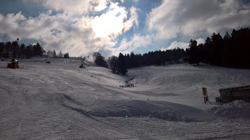 Sogar der unbeschneite Teil am K1 war gut zufahren. Man wird nun per Schildern gebeten erst nach der Brücke abzubiegen.