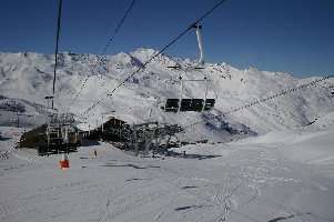 Talstationen 3V2 und Funitel (?) Bouquetin. Am So und Mo war die Funitel, danach die 4SB in Betrieb.