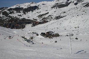 Talstationsbereich Portette, dahinter Moraine.