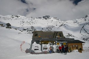 Talstation 4SB Bouchet, typischer Leitner. Weder besser noch schlechter als Peyron, lahm sind sie beide gleich.