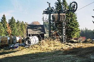 Einziges Foto vom Oktober 2003 - Talstation SCHL Pungart mit Schneeanlage in Bau