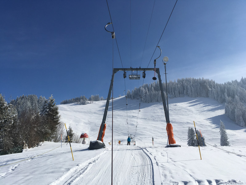 Leider ist der Lift aber seilbahn- und skitechnisch die langweiligste Anlage im Gebiet...