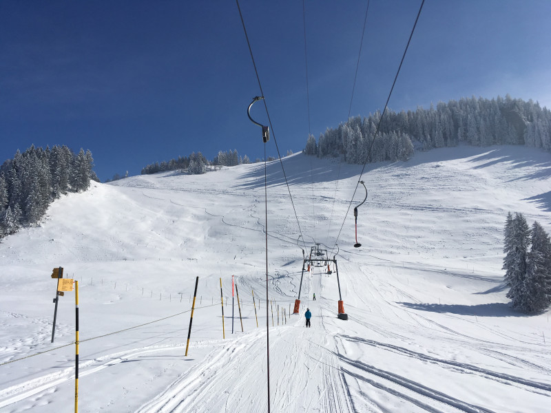 Früher wäre das anders gewesen, damals ging der Lift - wohl als knackiger Kurzbügler - bus ganz aufs Wirzwelihorn!