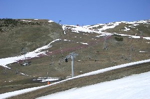 Die Stade wurde auch offenbar schlecht beschneit. Hatte LM heuer Wassermangel oder warum sind einige der beschneiten Pisten wesentlich besser bescheit als andere in selber Höhe und Lage?