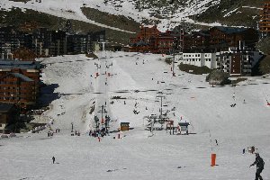 Ein letzter Blick auf VT. Die linke Piste sieht nicht mehr soo toll aus. Trotz Andrang nur einer der beiden Retour Schlepper in Betrieb!