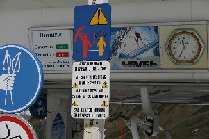 Versteht irgendjemand den deutschsprachigen Text?!