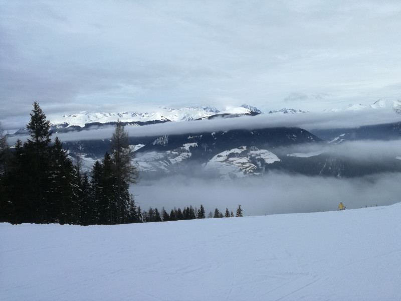 Ried Abfahrt mit einem einzelnen Nebelstreif