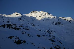 VT leigt noch im Schatten, der Caron ist schon in der Sonne.