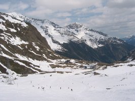 Zufahrt auf der 4a zur Mittelstation auf 2293 m. Es schmilzt rapide.