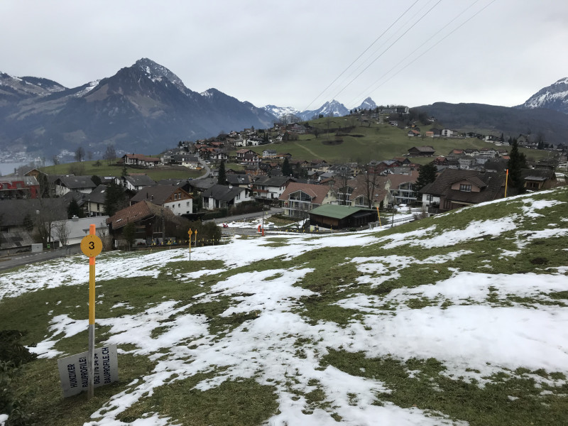 Auf diesem muss man aber bereits einmal über eine Grasfläche tappen.