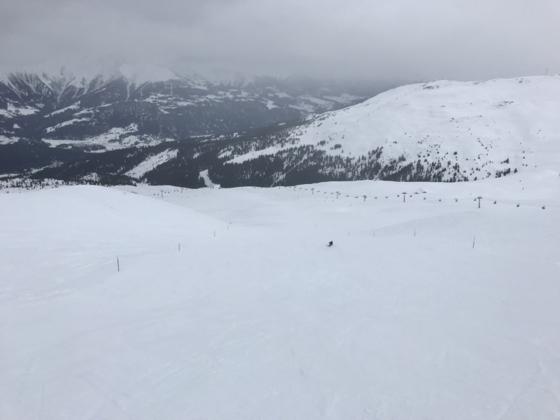Heute muss man es wieder mal nicht verstehen: Komplett bedeckter Himmel aber immer tadellose Bodensicht. Mir solls recht sein.