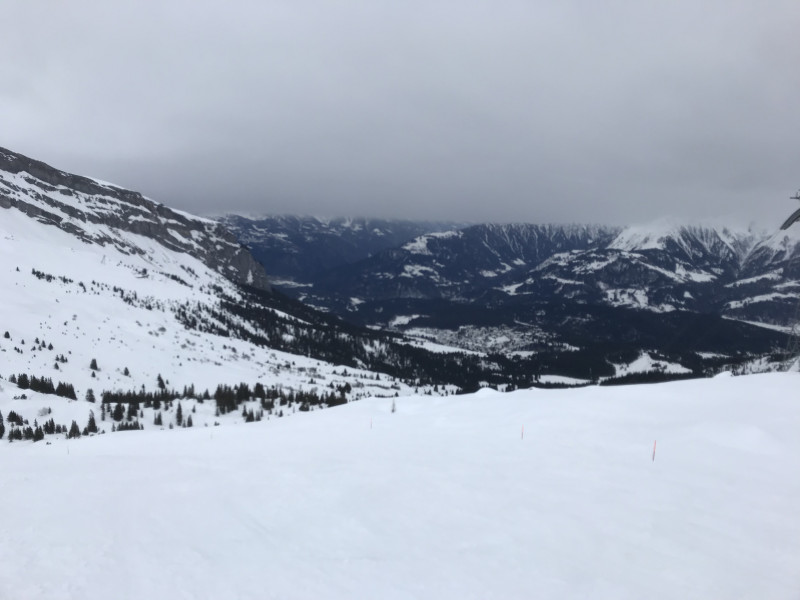 Auch die Grauberg-Piste ist gut zu fahren. Und in der Gondel hat’s heute sogar Sitzplätze!