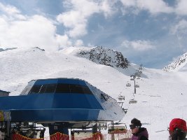 6KSB Fernau, höchst bequem. Links der Schlusssteilhang der Pfaffenschneid, die deswegen &amp;quot;rot&amp;quot; ist. Dabei sin 75% der Abfahrt &amp;quot;grün&amp;quot;. Trotzdem gute Abfahrt!