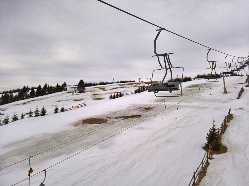 Blick von 3SB auf Pisten 5 und 4 sowie Lift C