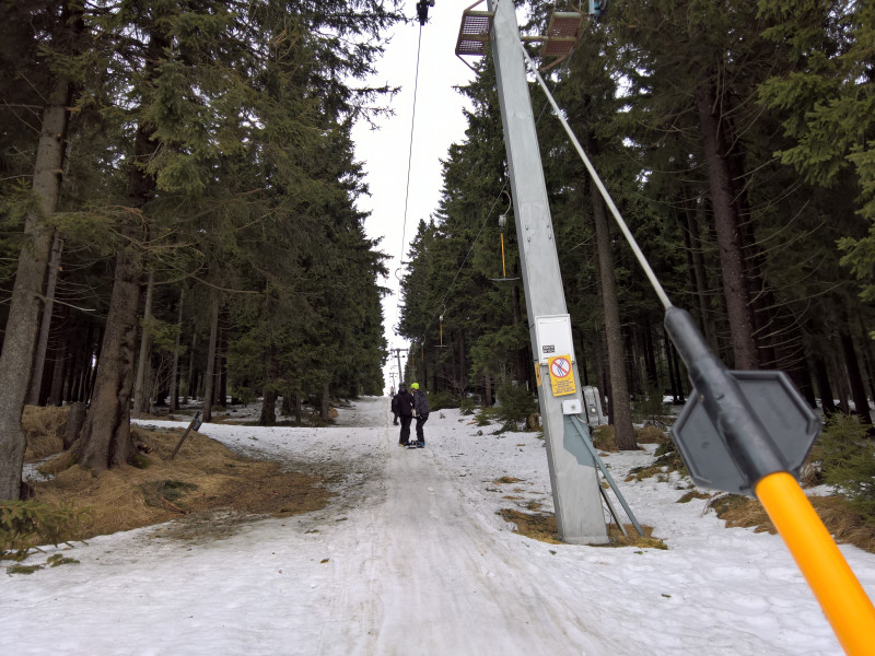 Engstelle der Liftspur, alles davor und danach noch volle Breite