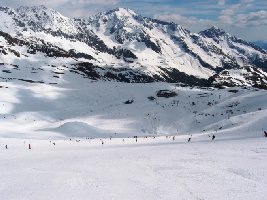 Auf der Eisjoch-Piste 1. Auf dem sieht die Piste besser aus als sie leider war - am Nachmittags als weiche Buckelpiste hat es deutlich mehr Spaß gemacht