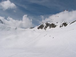 Blick auf einen steileren Osthang in der Silberschneid, hier brutal weich, tief und pappig - bin sehr weit in die Knie, Gewicht nach hinten und im Schuß durch - keine Brezn gebaut, puh!