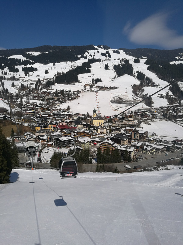 Blick aus dem SchattbergXpress auf die Baustelle Kohlmaisbahn. (zum vergrößern anklicken)