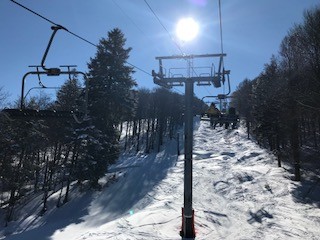 im unbequemen Chitelet - Sessel (legte Montaz seine SB auf 1,6m Köpergröße aus?