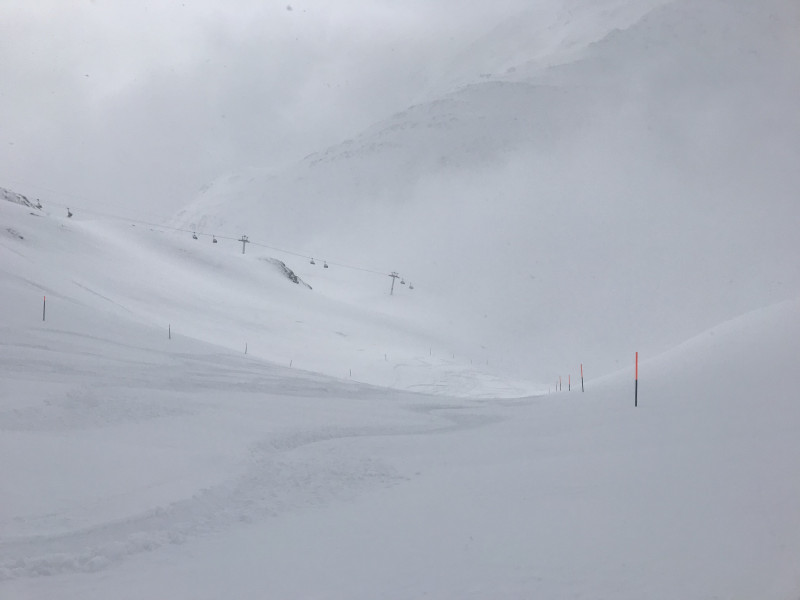 Auf der schwarzen Schneehüenerstock lagen sicher 20cm.