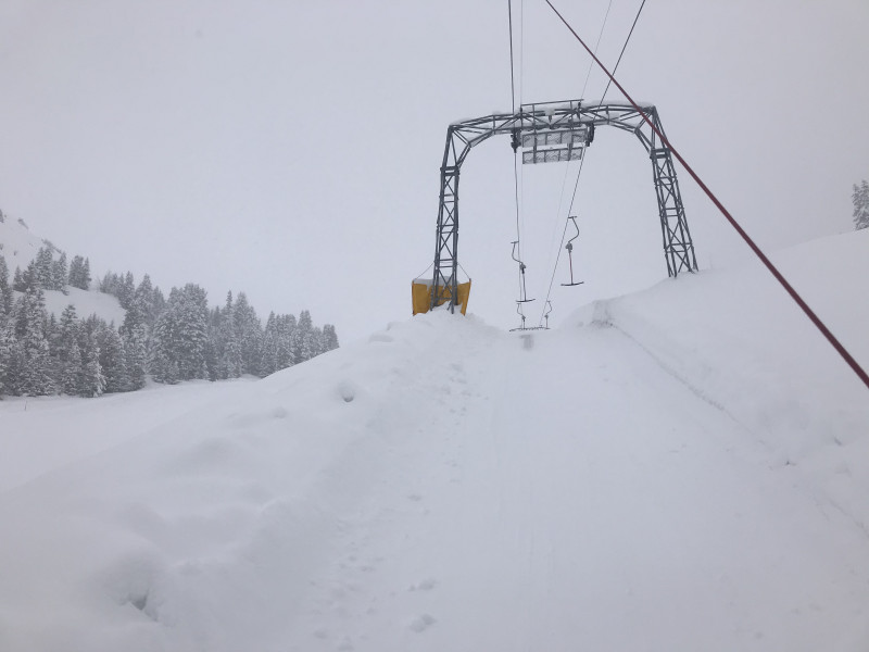 Das Golmenegg Trasse musste wieder ausgefräst werden damit die Bügel nicht den Schnee streifen