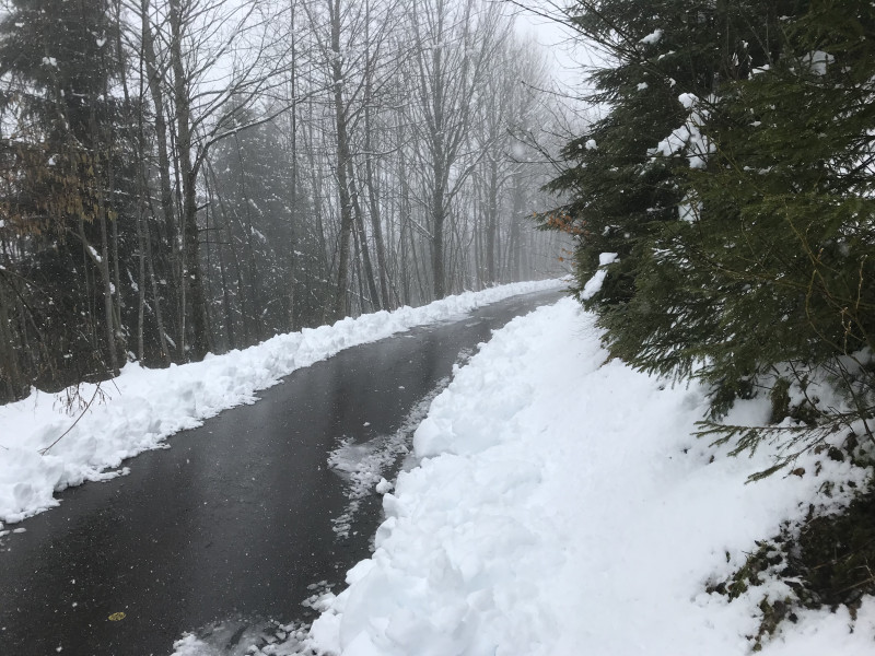 Nächster Frust: Strasse aper gepfadet.