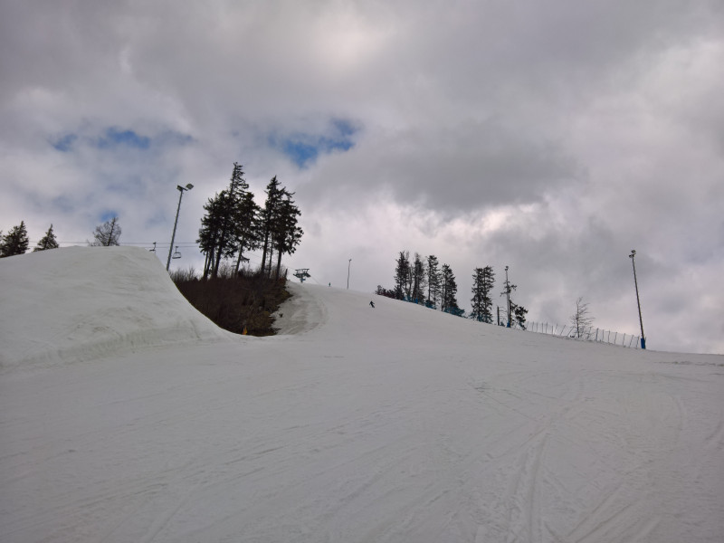 Steilstück der Pisten 1 und 2 mit unverschobenem Depot