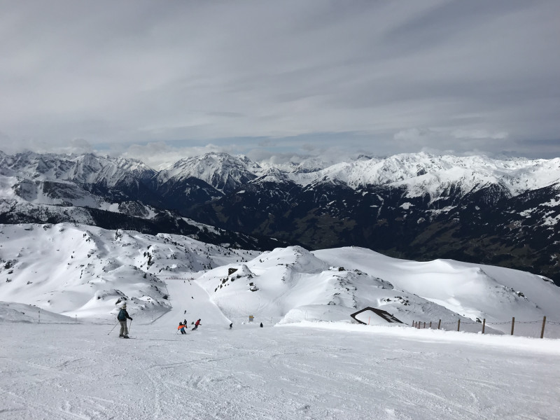 Am Kreuzjoch herrschten noch teils pulvrige Verhältnisse.
