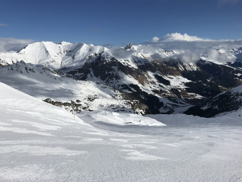 Die Sommerbergpiste war ein Gemisch aus sehr hartem Untergrund, Schneeverwehungen und schlechter Präparation.