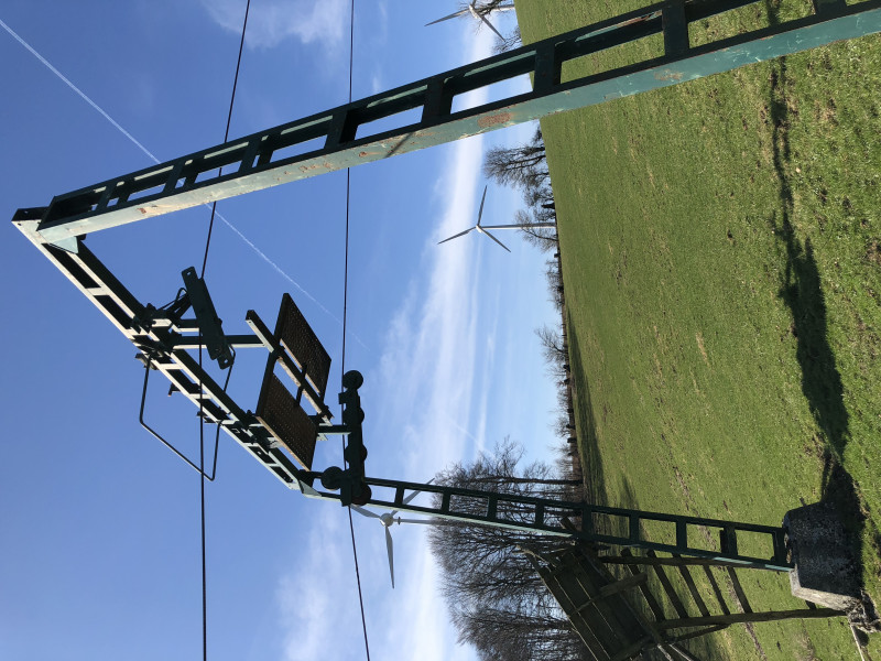 Stütze 1/2. Leider fehlt eine Robba. Der Hang ist für diese Gebiet tatsächlich etwas Steiler als erwartet... Jedoch nur gut 300-350m lang.