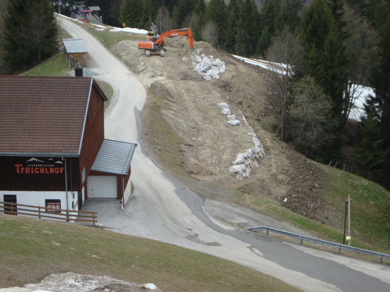 Bau Piste Straße nördlich von Treichelhof