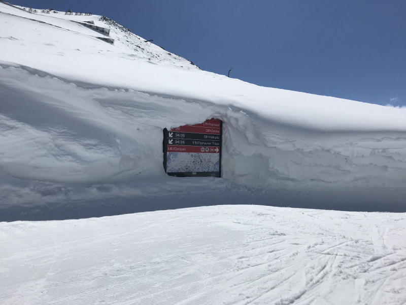 Der Schnee am Höllspitz reicht wohl weit bis in den Sommer.