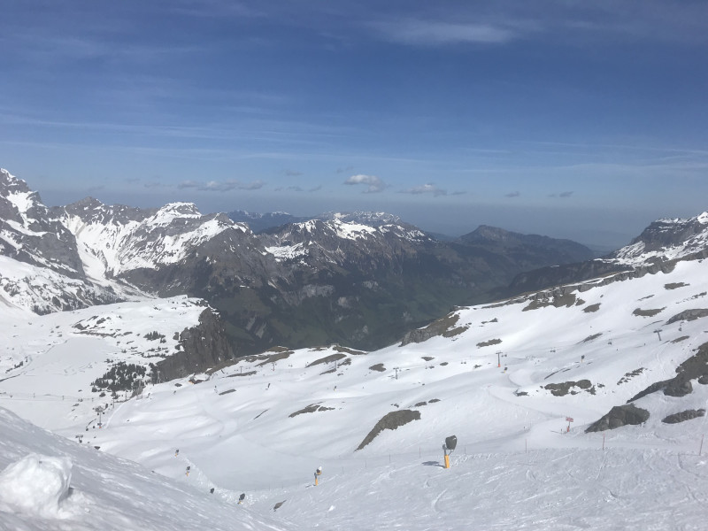 Der breite Hang direkt unter dem Stand gefällt mir immer am Besten. Abgesehen von halt doch einigen Schlägen ist er auch gut zu fahren.