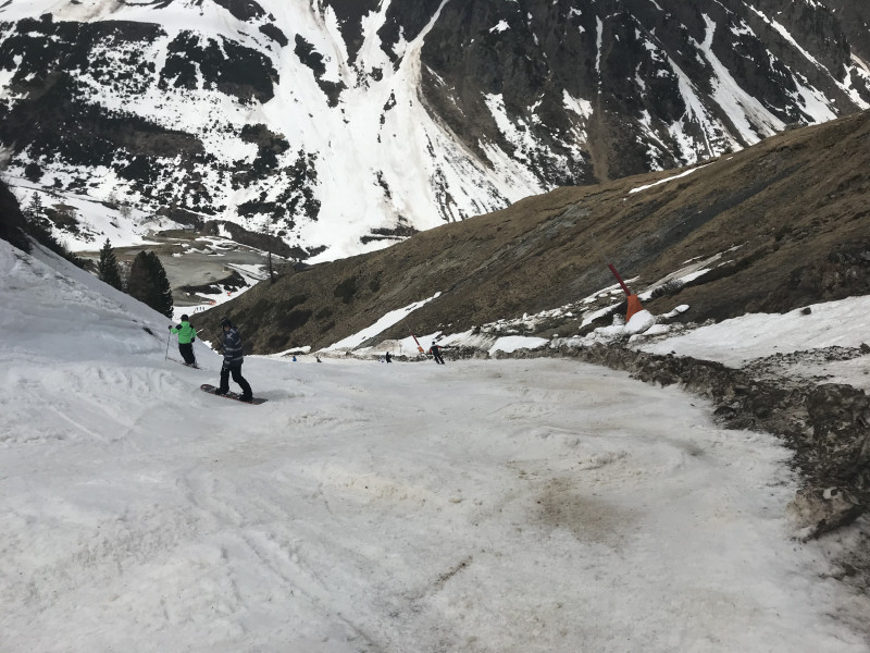 Die seitliche Zeblaspiste hält sich gut