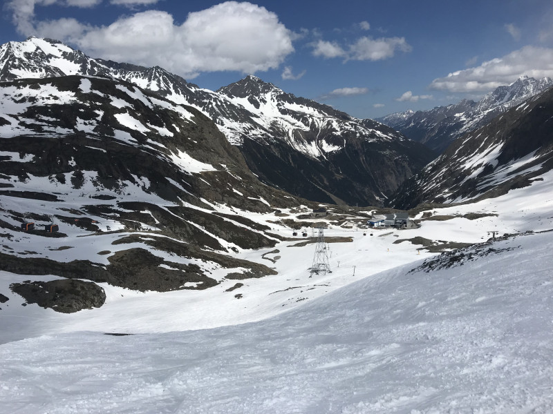 Unverständlich dass viele Pisten schon geschlossen sind. Offpiste ging es dann besser als onpiste.