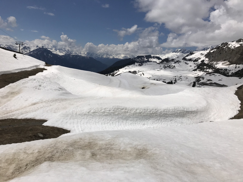 Zum Glück hat man trotz Schneeräumung eine „Schneebrücke“ für mich gelassen