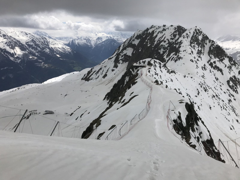Die berühmte schwarze Piste auf dem Grat