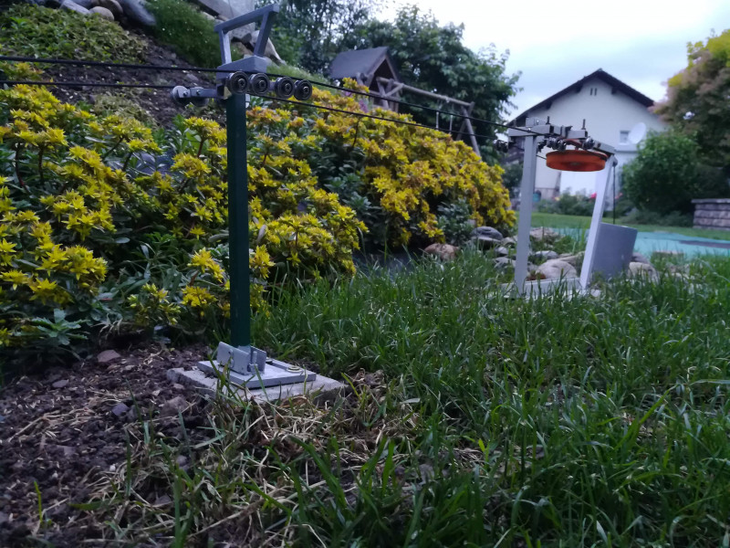 aufgestellte Stütze Nr2 und bergstation.jpg