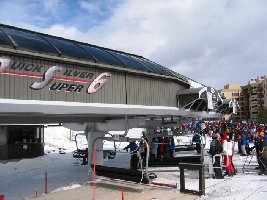 Ich stehe in der &amp;quot;Pisten&amp;quot;-Schlange, gab da noch einmal &amp;quot;Reißverschluss&amp;quot; und gleich saßen wir drin