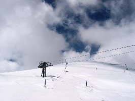 Oben am Grat sieht man Kollegen zum Peak 8 hinauf steigen