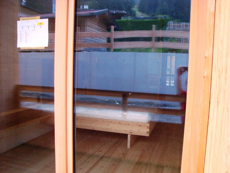 Hotelzimmer, auch die Matratzen sind schon da.