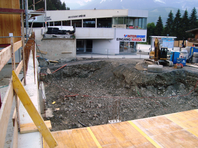 Aushub oberhalb Intersport