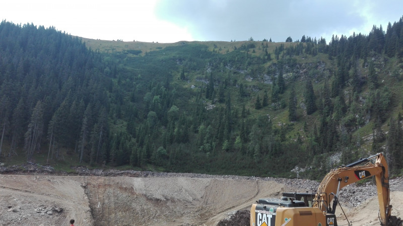 Zur Orientierung rechts oben hinter den Grat ist der Speicherteich hinter der Schwaigerhütte.