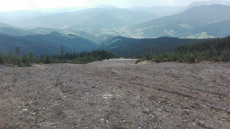 Piste nach dem Speicherteich von oben.
