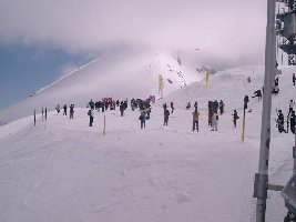 es waren fast nur Inder da, vielleicht rund 20 Schifahrer....